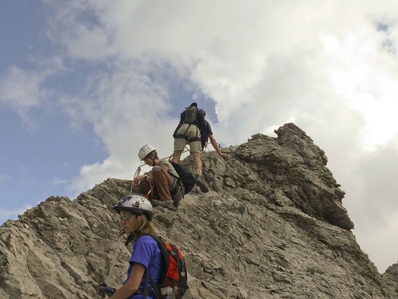 Soubor:Zajištěná cesta v Liezenských Alpách.jpeg
